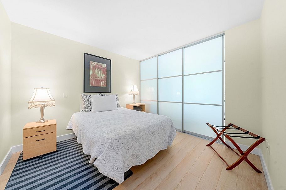305 175 W 1st Street North Vancouver, BC - 17