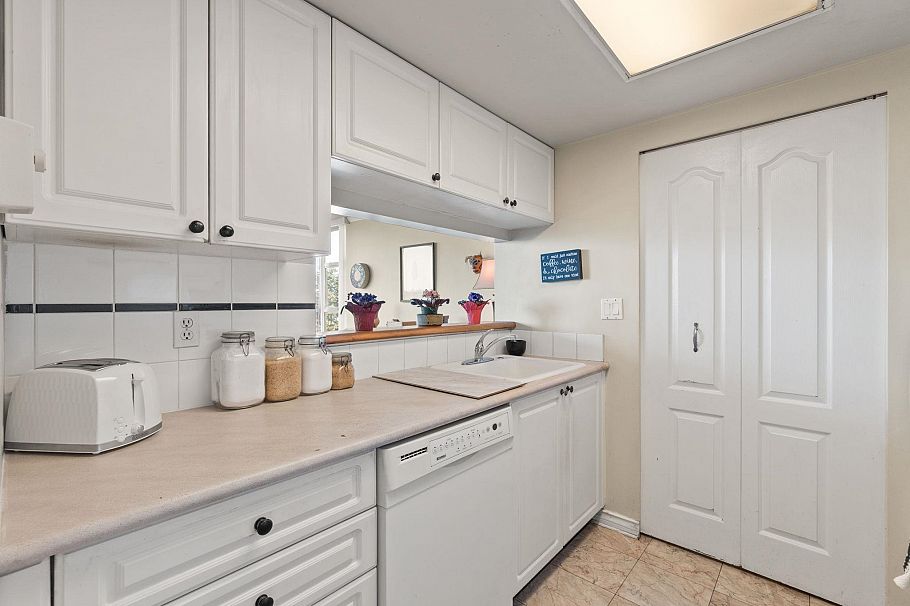 602 567 Lonsdale Avenue North Vancouver, BC - 15