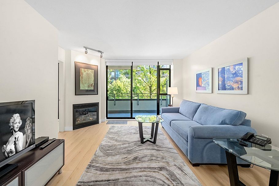 305 175 W 1st Street North Vancouver, BC - 1