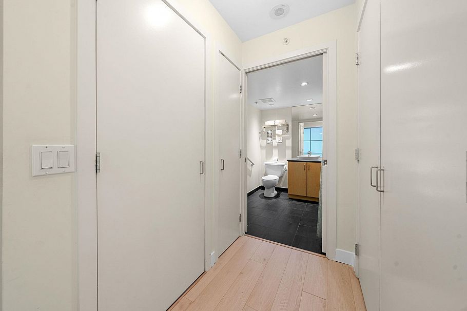 305 175 W 1st Street North Vancouver, BC - 21