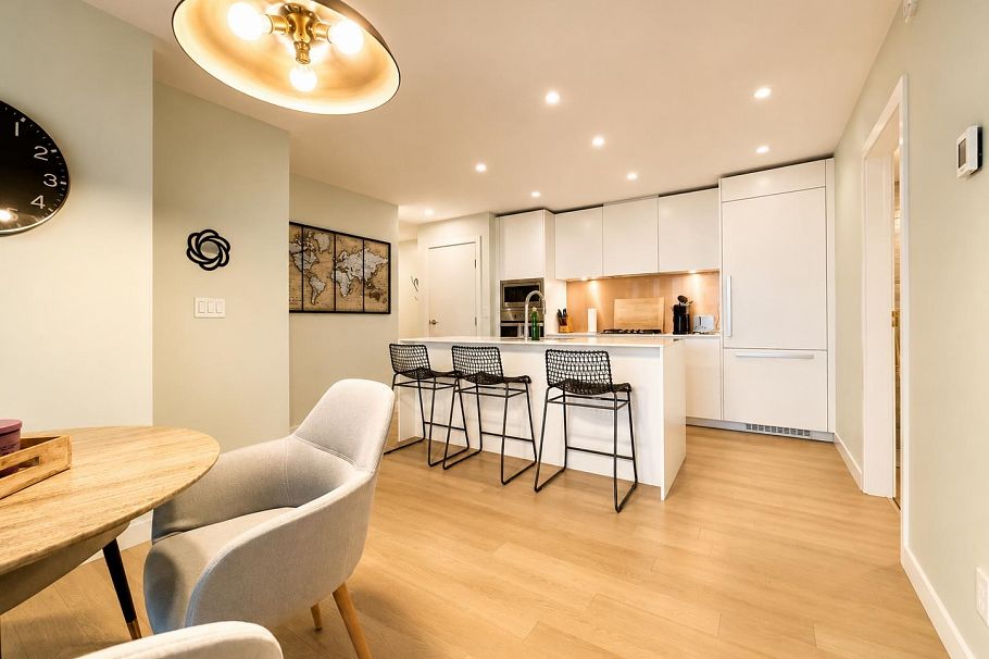 3901 1480 Howe Street Vancouver, BC - 2