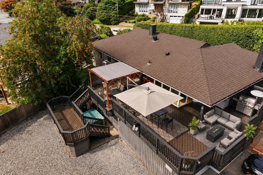 3883 Delbrook Avenue North Vancouver, BC - 2