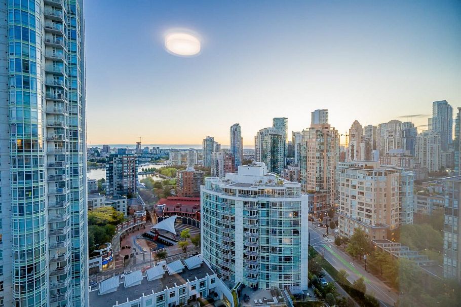 2207 198 Aquarius Mews Vancouver, BC - 30