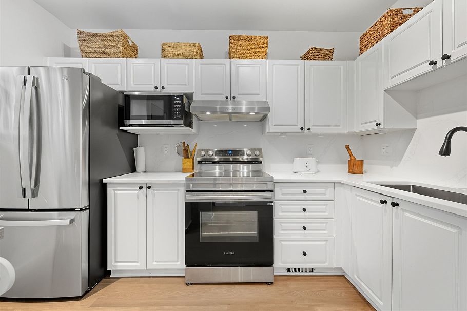 1 8581 Jellicoe Street Vancouver, BC - 10