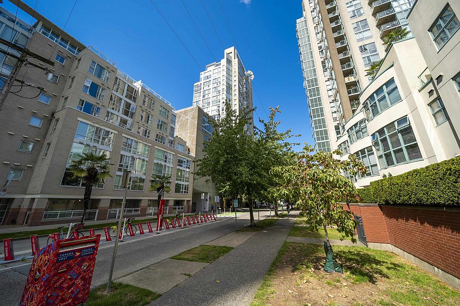 705 1000 Beach Avenue Vancouver, BC - 3