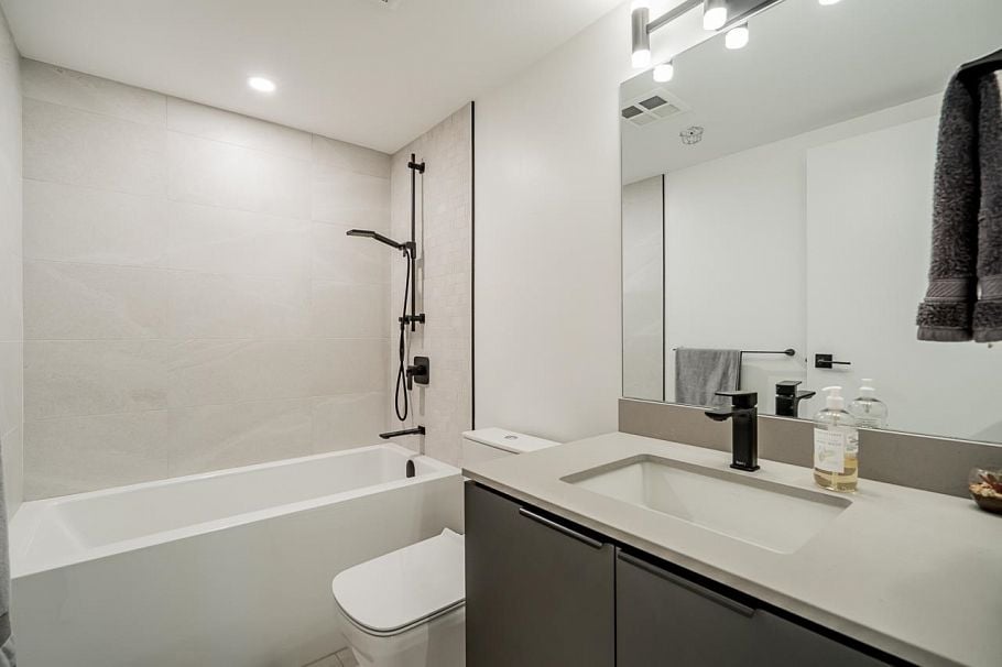 2207 198 Aquarius Mews Vancouver, BC - 31