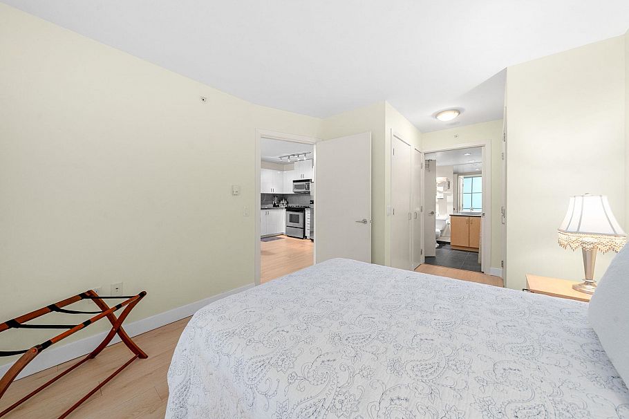305 175 W 1st Street North Vancouver, BC - 19