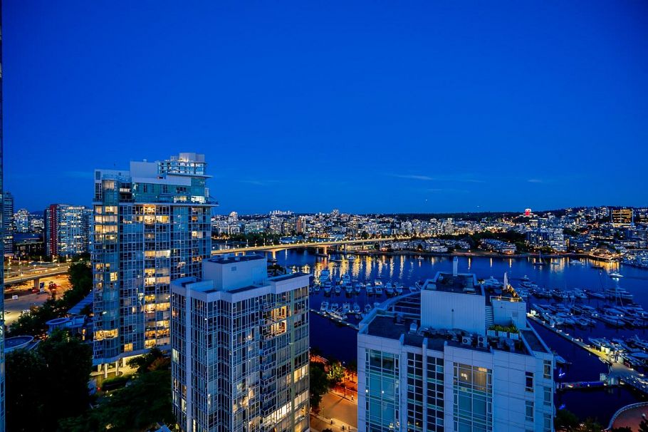 2207 198 Aquarius Mews Vancouver, BC - 12