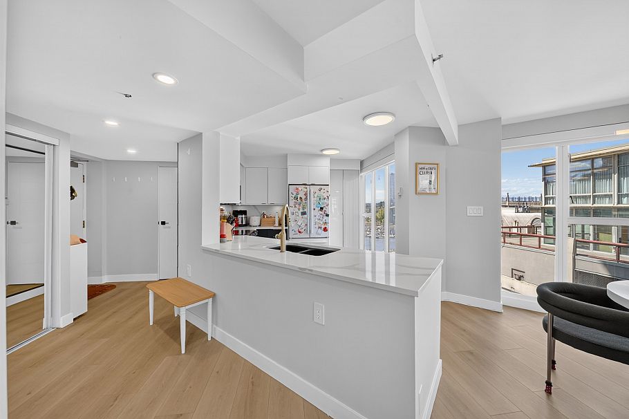 705 1000 Beach Avenue Vancouver, BC - 9