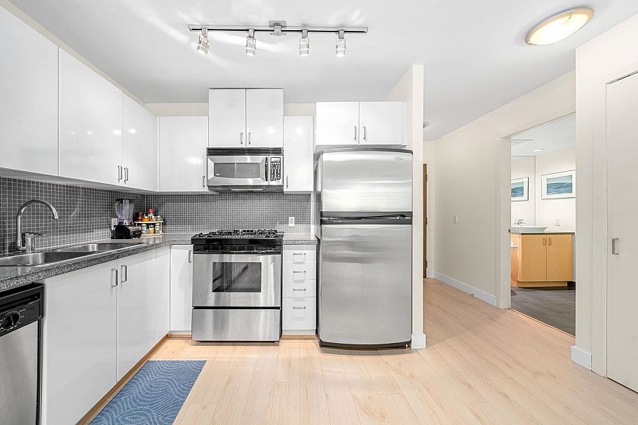 305 175 W 1st Street North Vancouver, BC - 5