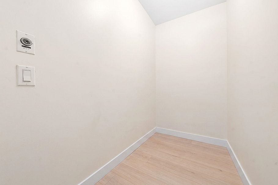 305 175 W 1st Street North Vancouver, BC - 27