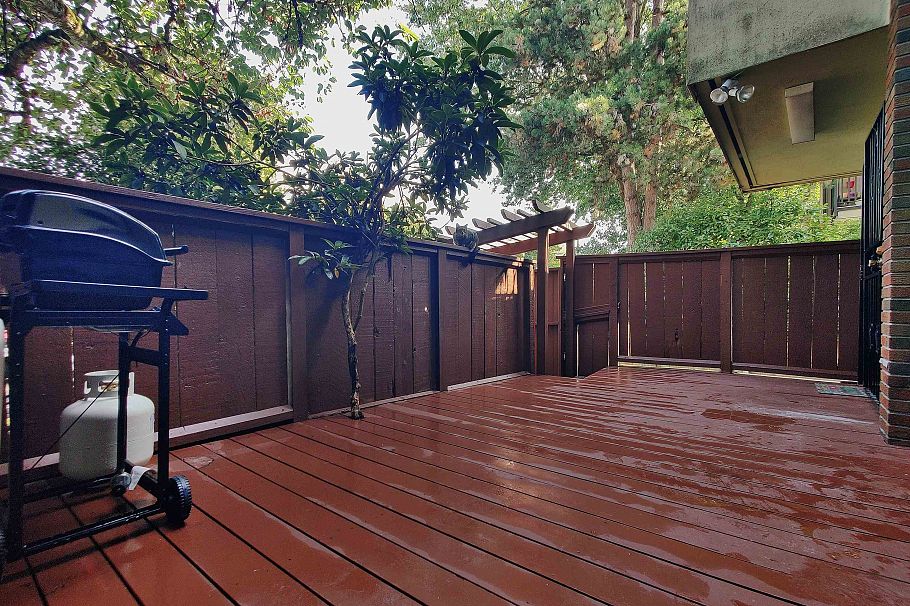 108 1420 E 7th Avenue Vancouver, BC - 4