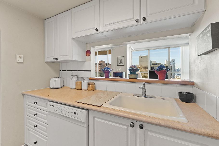 602 567 Lonsdale Avenue North Vancouver, BC - 12