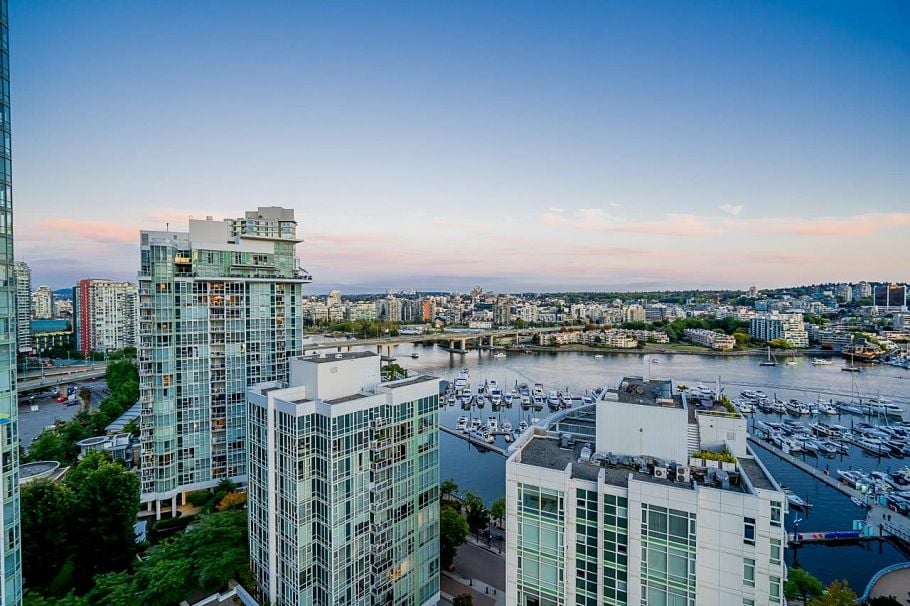 2207 198 Aquarius Mews Vancouver, BC - 18