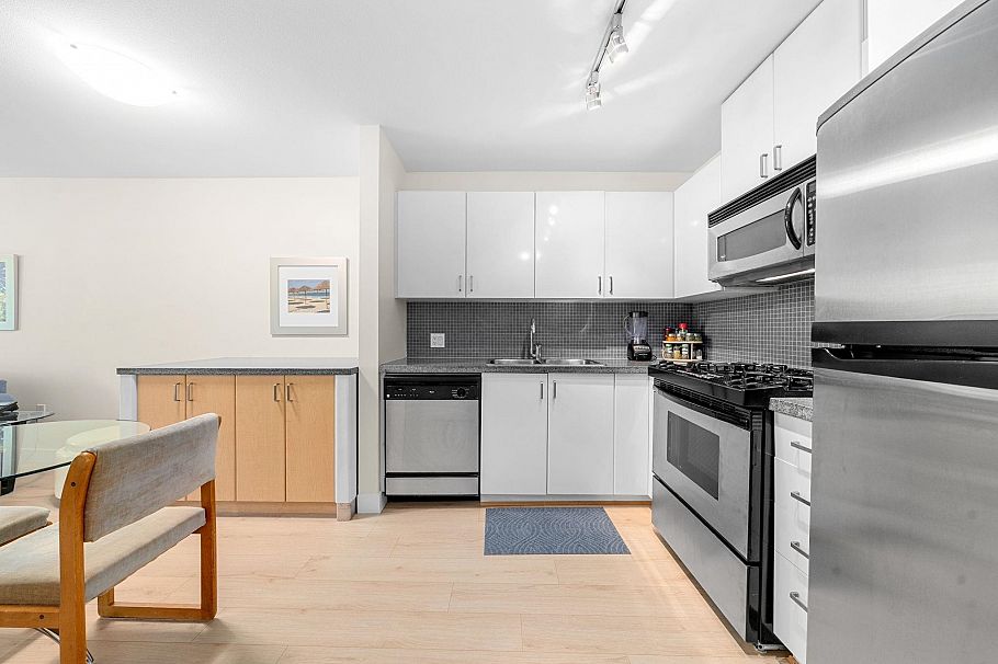 305 175 W 1st Street North Vancouver, BC - 7
