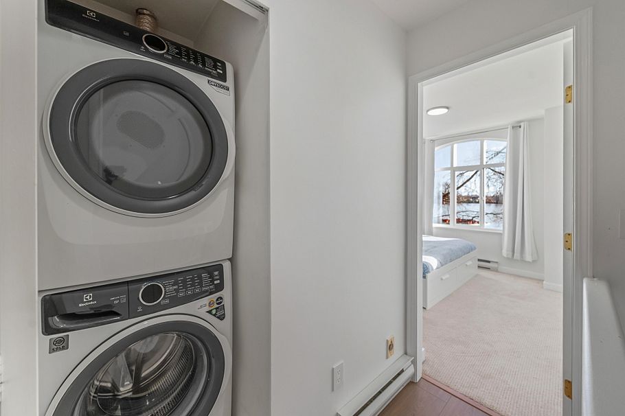 1 8581 Jellicoe Street Vancouver, BC - 25