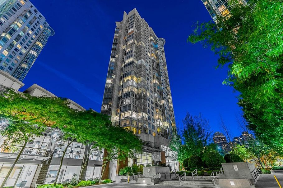 2207 198 Aquarius Mews Vancouver, BC - 1