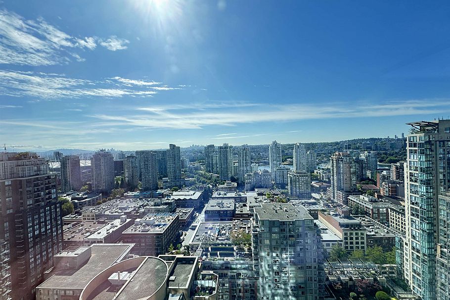 2705 1111 Richards Street Vancouver, BC - 1