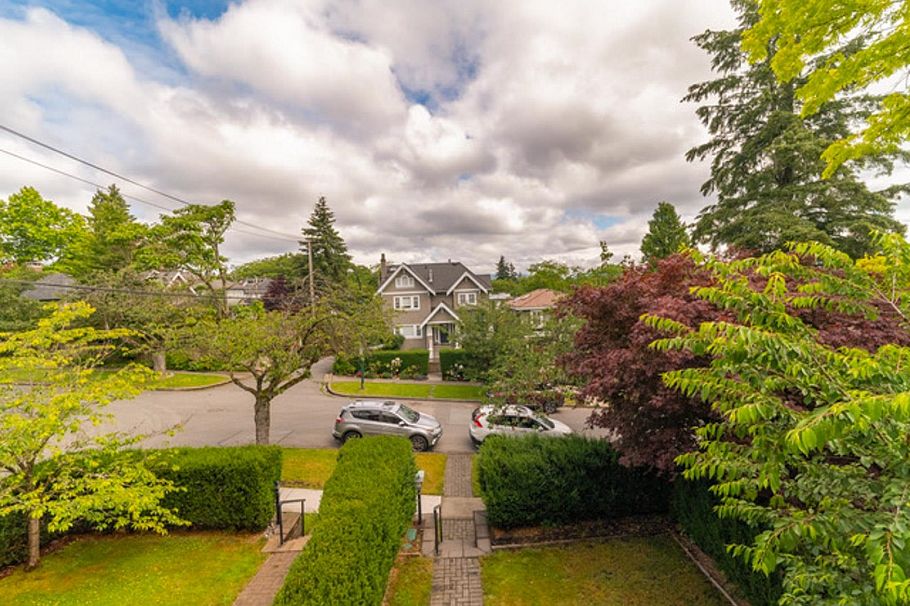 3288 W 32nd Avenue Vancouver, BC - 32