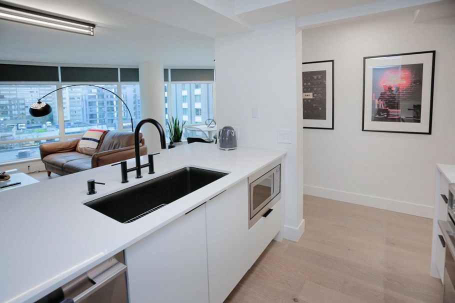703 1288 Alberni Street Vancouver, BC - 1