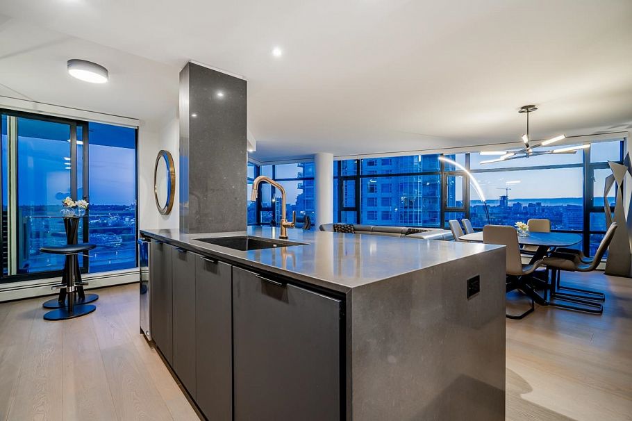 2207 198 Aquarius Mews Vancouver, BC - 6