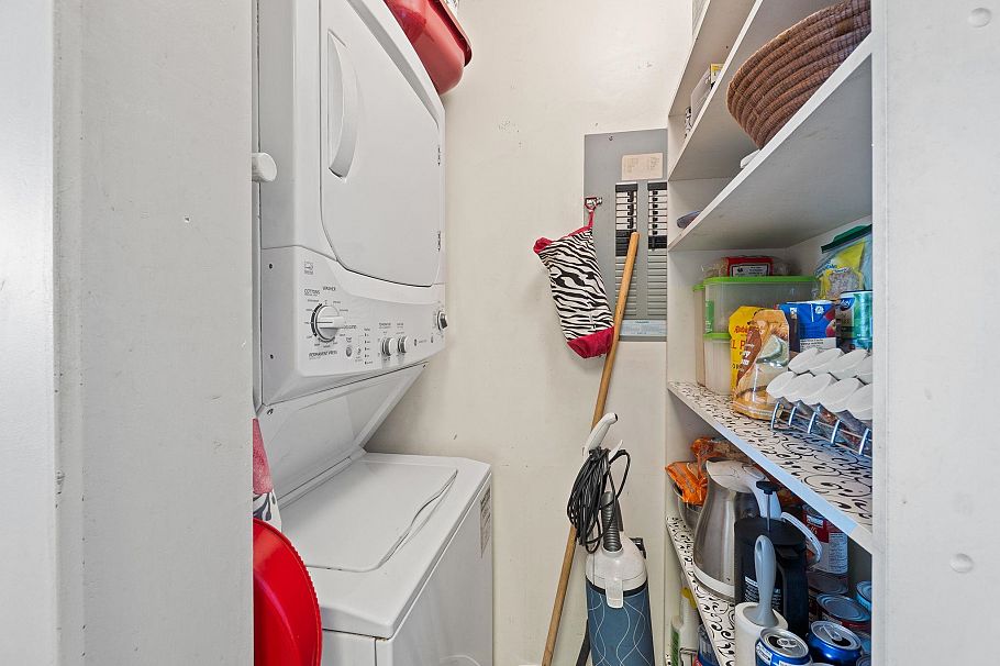602 567 Lonsdale Avenue North Vancouver, BC - 16