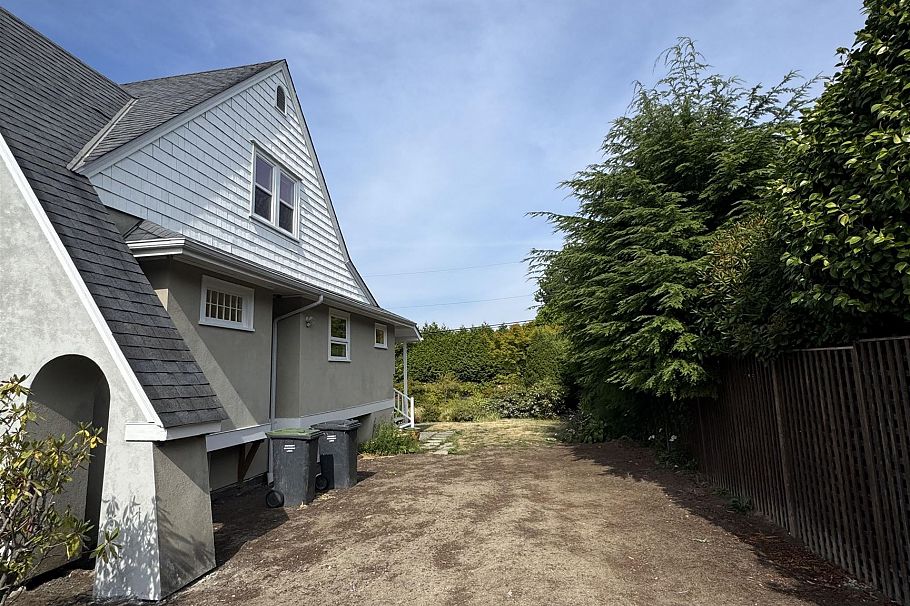1758B WESTERN PARKWAY, Vancouver BC V6T 1V3 Vancouver, BC - 2