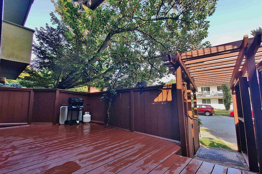 108 1420 E 7th Avenue Vancouver, BC - 3