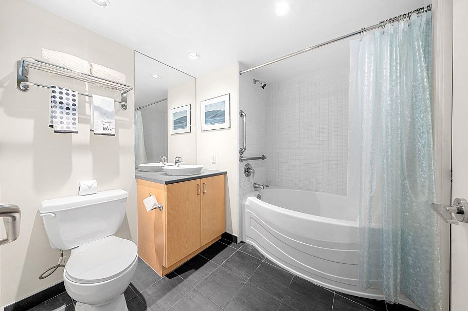 305 175 W 1st Street North Vancouver, BC - 23