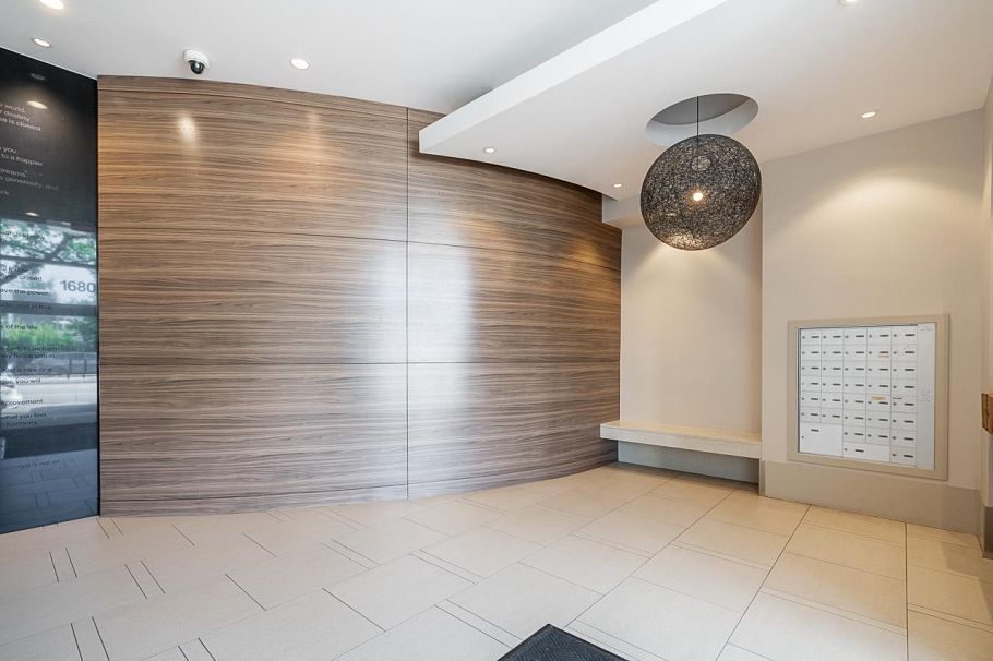 409 1680 W 4th Avenue Vancouver, BC - 5