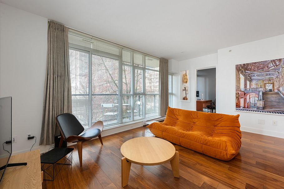 303 988 Richards Street Vancouver, BC - 1