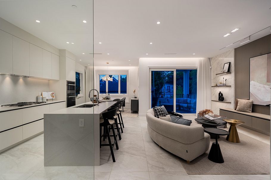 4007 W 19th Avenue Vancouver, BC - 4