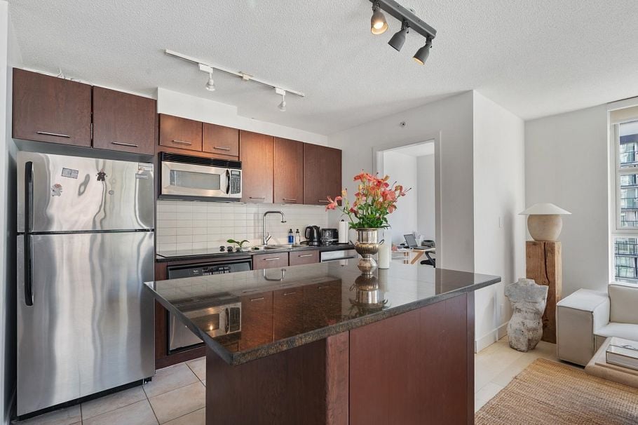 808 1199 Seymour Street Vancouver, BC - 2