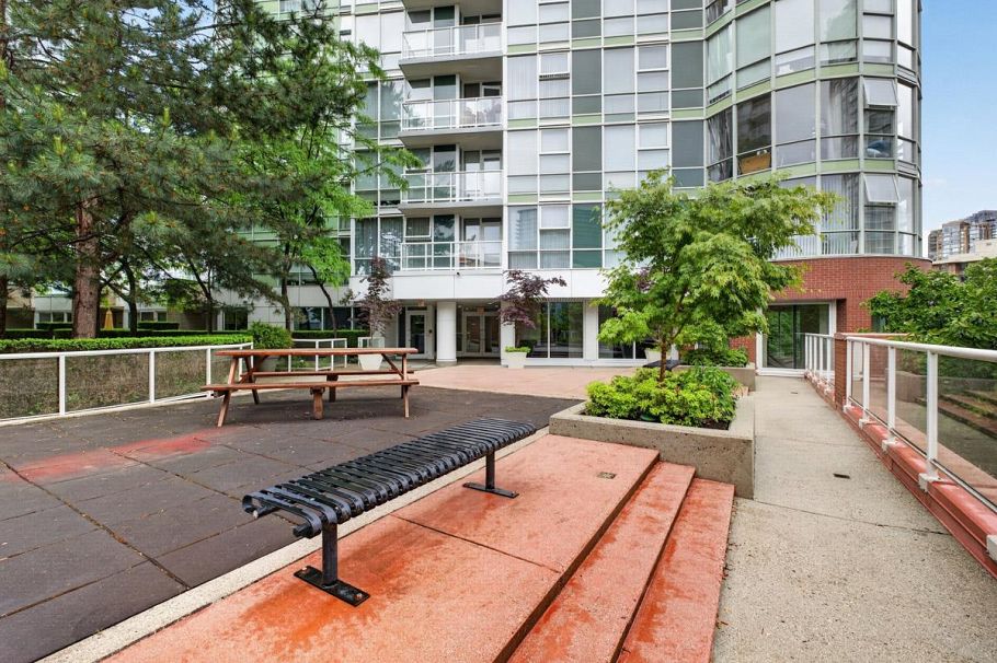 1505 193 Aquarius Mews Vancouver, BC - 27