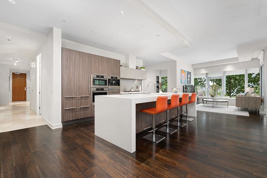 202 181 Athletes Way Vancouver, BC - 10