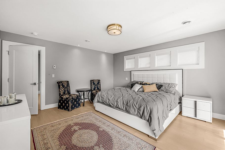 1033 Prospect Avenue North Vancouver, BC - 28