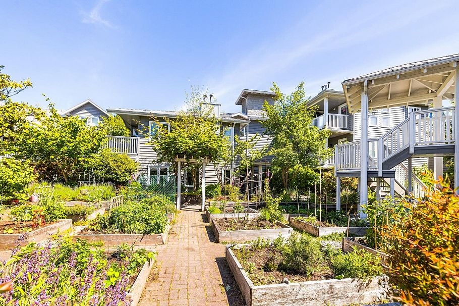 303 1528 Bowser Avenue North Vancouver, BC - 24