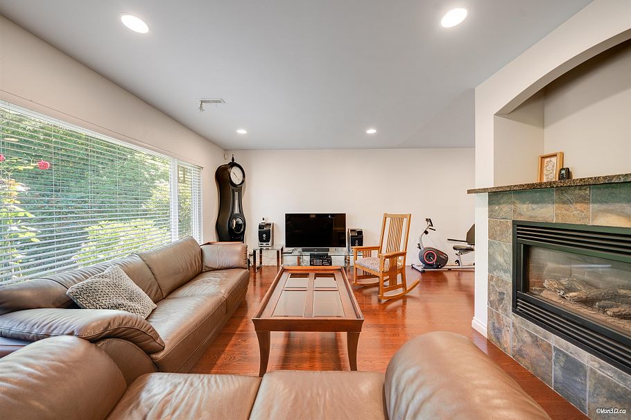 1043 Belvedere Drive North Vancouver, BC - 17
