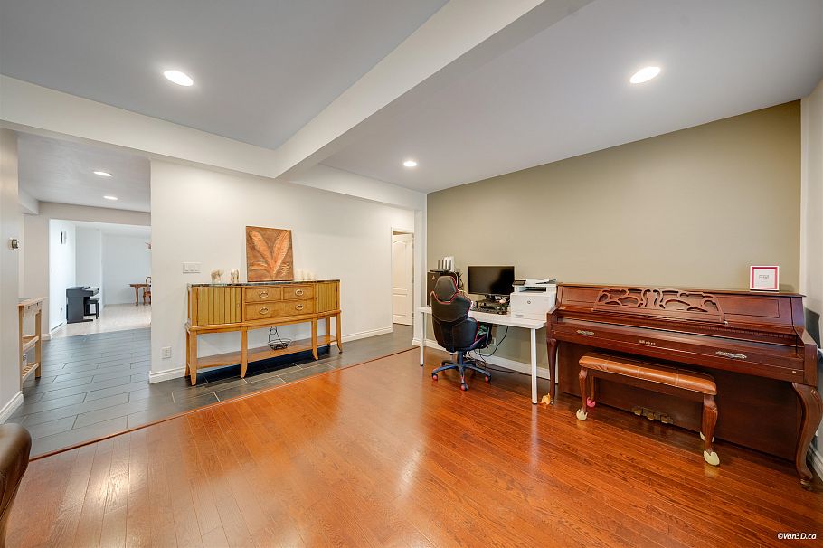 1043 Belvedere Drive North Vancouver, BC - 18