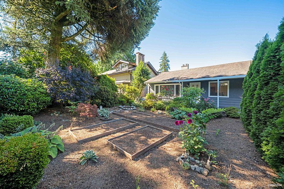 1043 Belvedere Drive North Vancouver, BC - 6