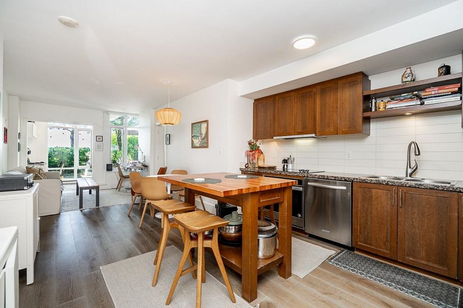 331 2288 W Broadway Vancouver, BC - 3