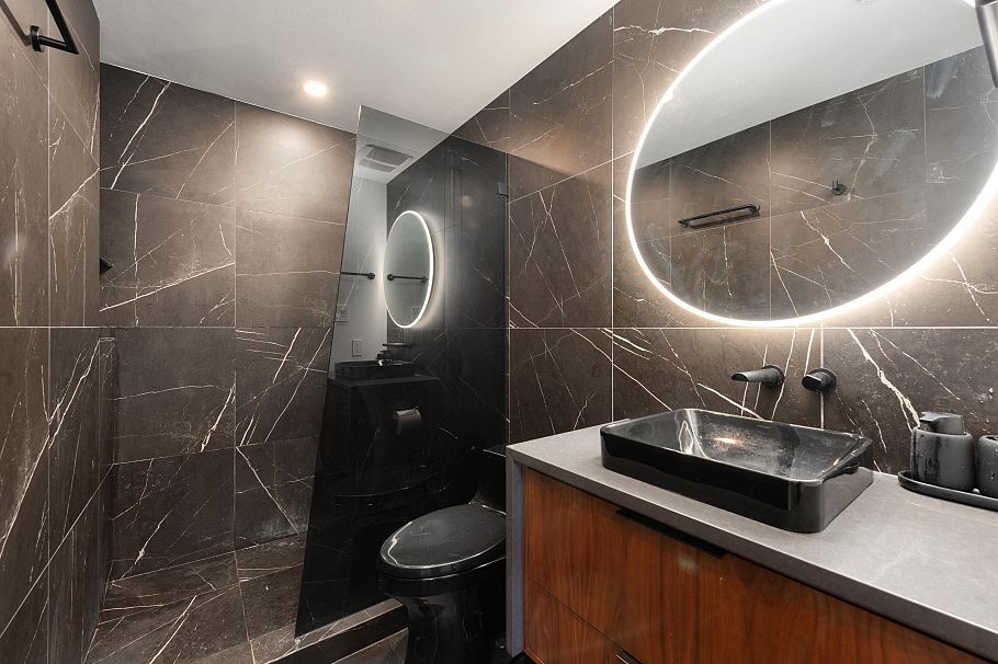 303 988 Richards Street Vancouver, BC - 13
