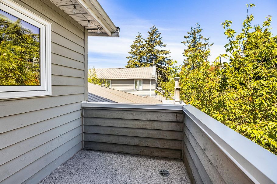 303 1528 Bowser Avenue North Vancouver, BC - 19