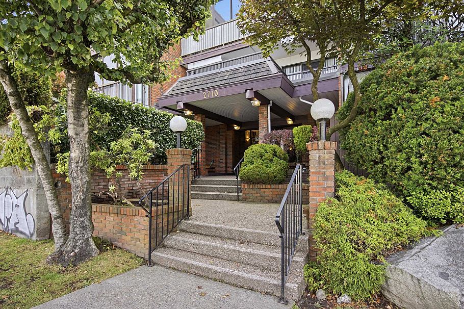 307 2710 Lonsdale Avenue North Vancouver, BC - 2