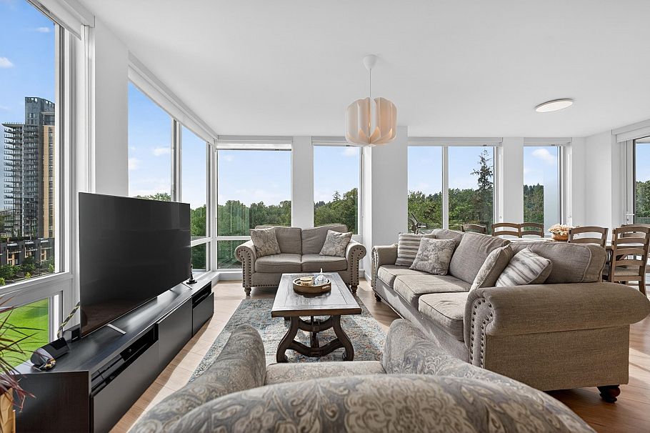 807 1500 Fern Street North Vancouver, BC - 2