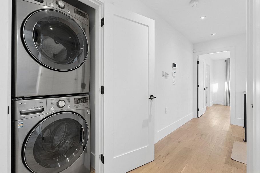 3363 W 15th Avenue Vancouver, BC - 2