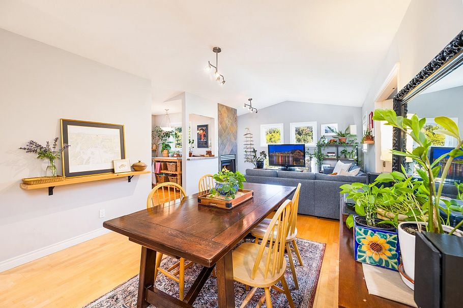 303 1528 Bowser Avenue North Vancouver, BC - 30