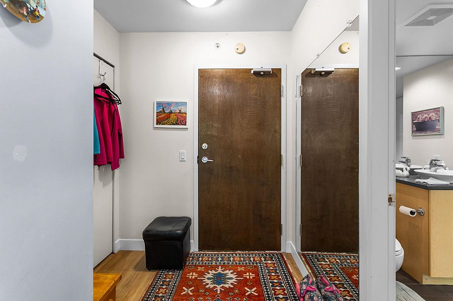 205 175 W 1st Street North Vancouver, BC - 23