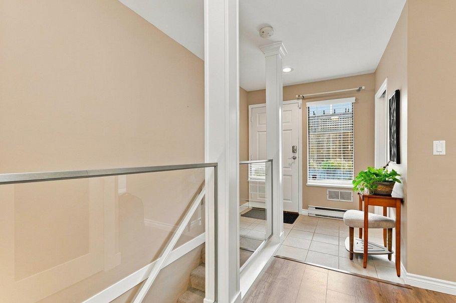22 2133 St. Georges Avenue North Vancouver, BC - 3