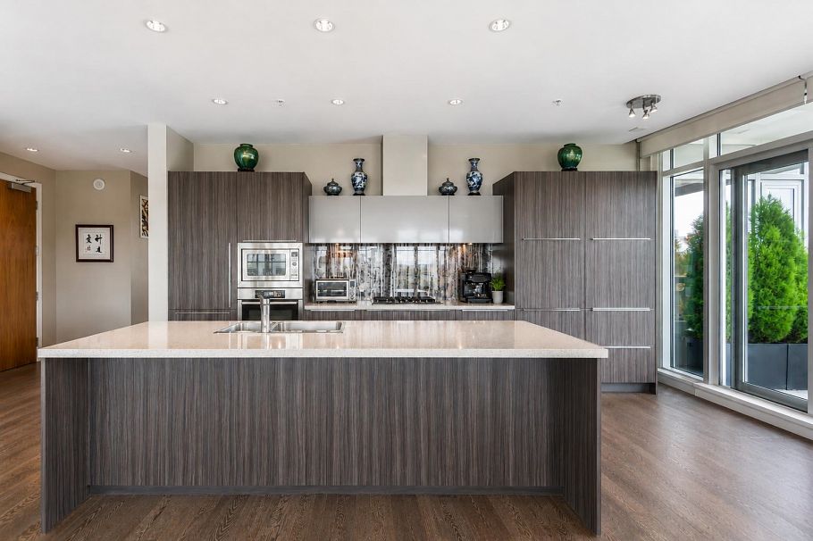 504 181 Athletes Way Vancouver, BC - 9